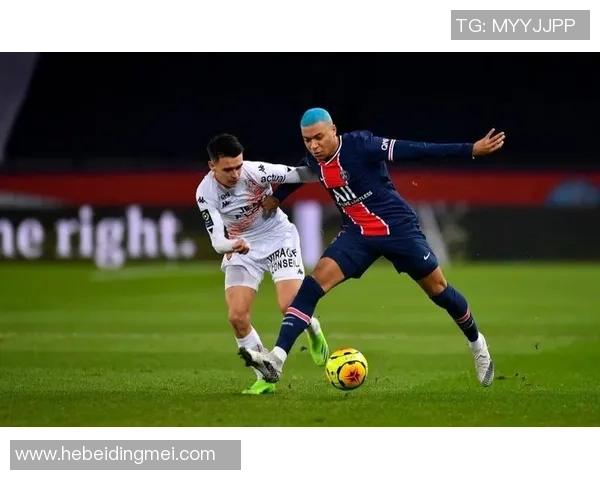 德甲精彩对决里昂逆转巴黎圣日耳曼神扑瞬间引发全场狂欢与转会传闻