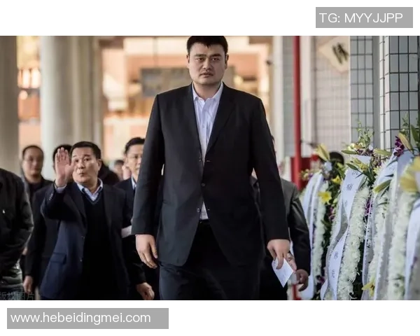 姚明的雨下出了梦想与坚持的交响曲，篮球与人生的交织之美