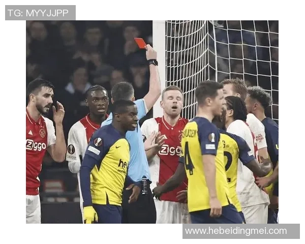 欧联杯曼联逆转热刺精彩补时进球引发争议判罚全场沸腾